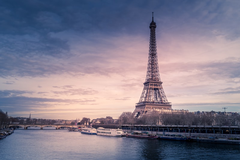Paris Escort Guide: Luxury Companions in the City of Light