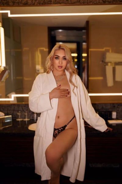 Asti - Escort in Paris