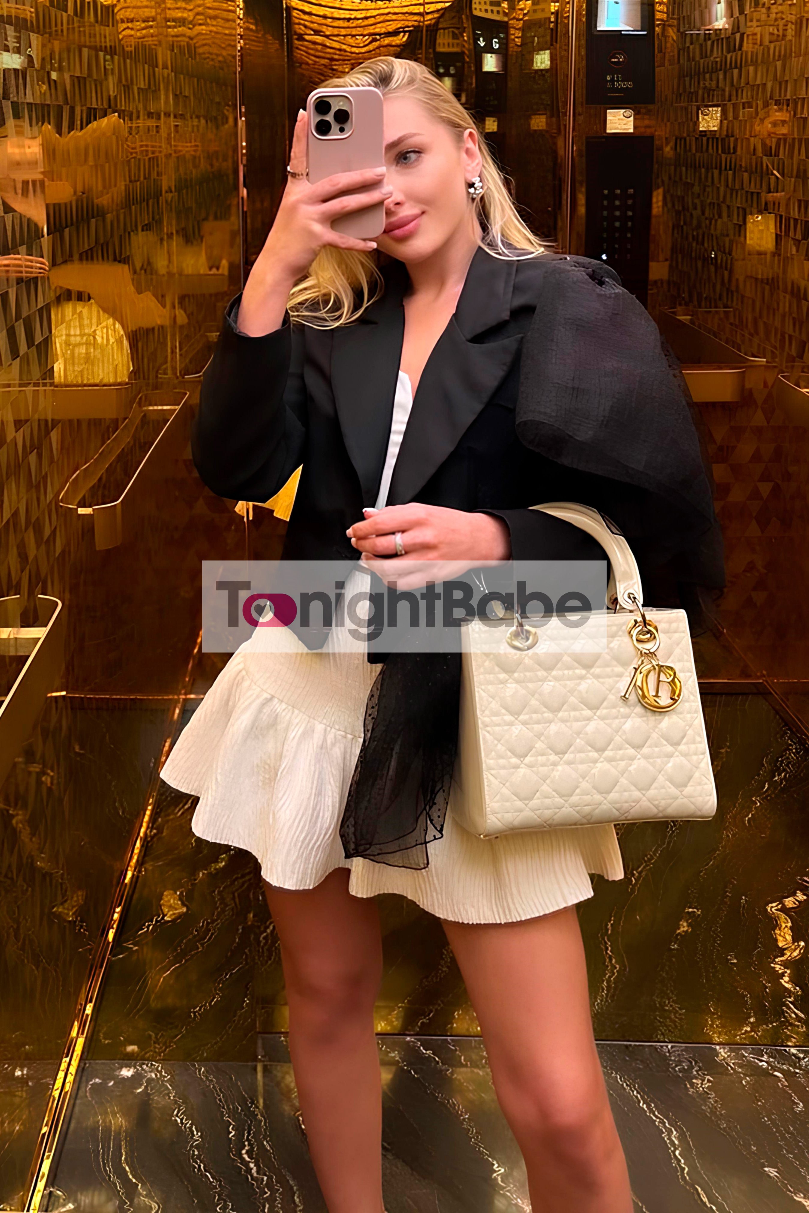 Janet - Escort in Dubai, UAE