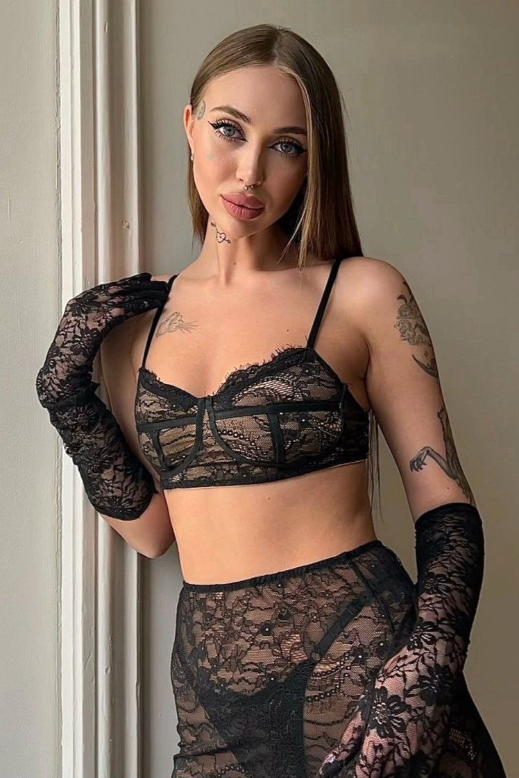 Elise - Escort in Dubai